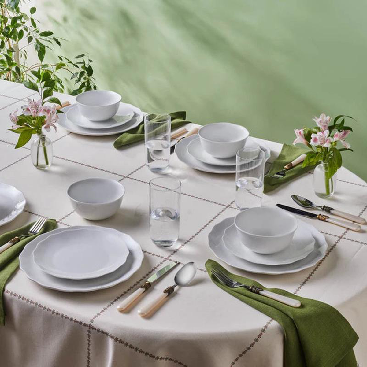 Karaca Scalloped 18-Piece Porcelain Dinner Set for 6 People White